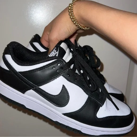 NIKE DUNKS